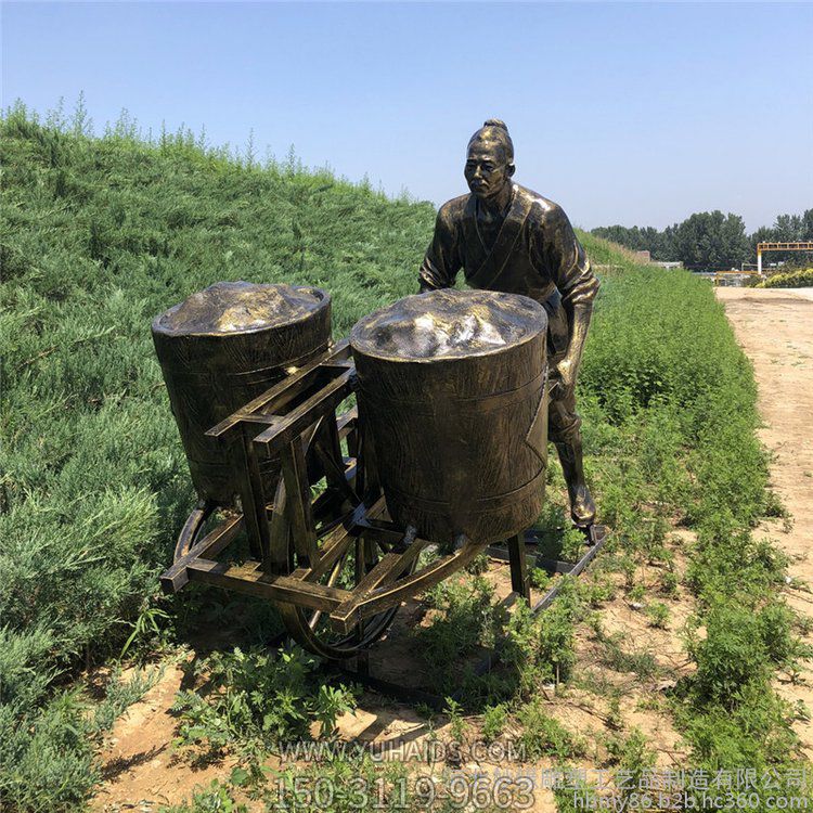 用獨輪車運糧的農(nóng)夫雕塑