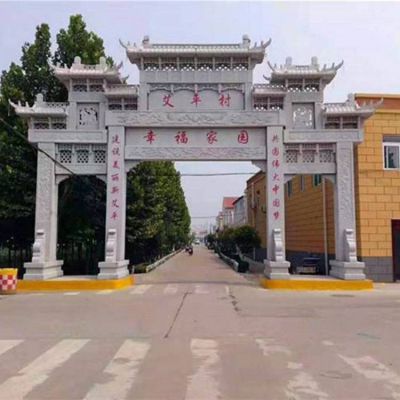 農(nóng)村鄉(xiāng)村新建設(shè)擺放青石雕刻仿古建筑三門(mén)五樓石牌坊