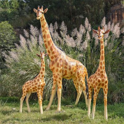 動物園大型仿真動物，園林玻璃鋼彩繪長頸鹿