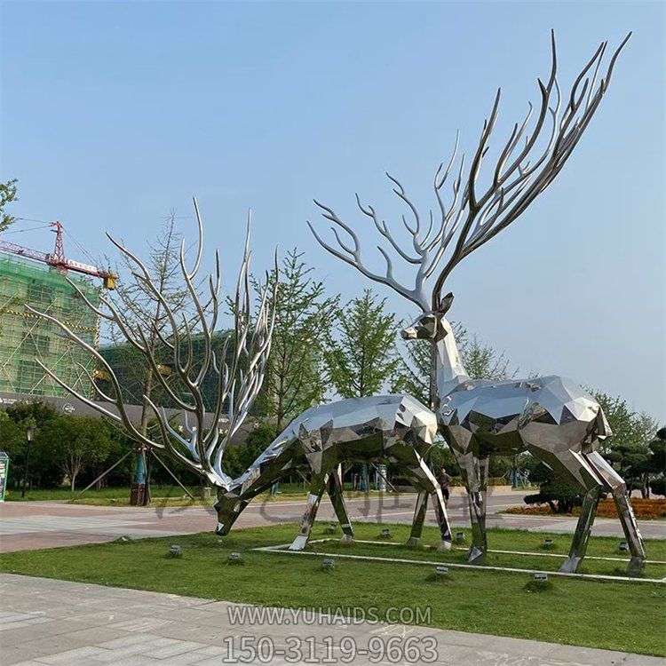 不銹鋼鏡面創(chuàng)意園林景觀動物擺件梅花鹿雕塑