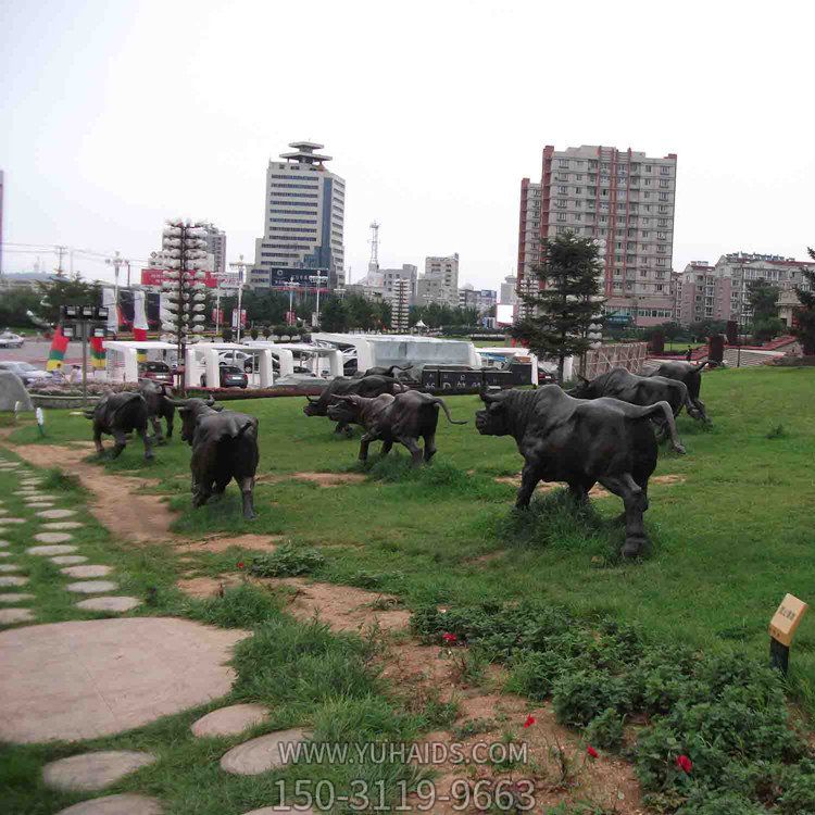 城市公園廣場擺放鑄銅牛群雕像雕塑