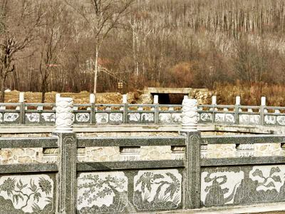 山區(qū)河道芝麻灰防護欄桿