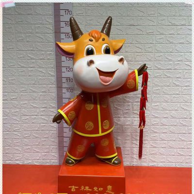 商場(chǎng)室內(nèi)擺放玻璃鋼卡通牛吉祥物小品雕塑