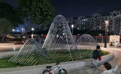 公園小區(qū)不銹鋼假山雕塑抽象立體鏤空鐵藝山形山峰山巒造型